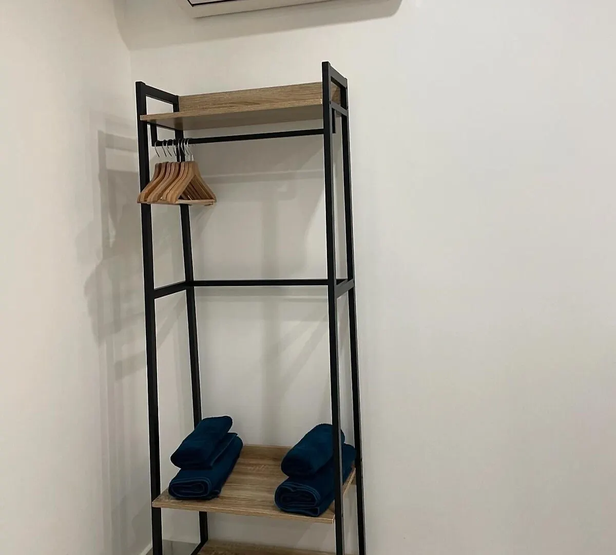 Appartement T2 Proche De La Gare Arles 0*,  France